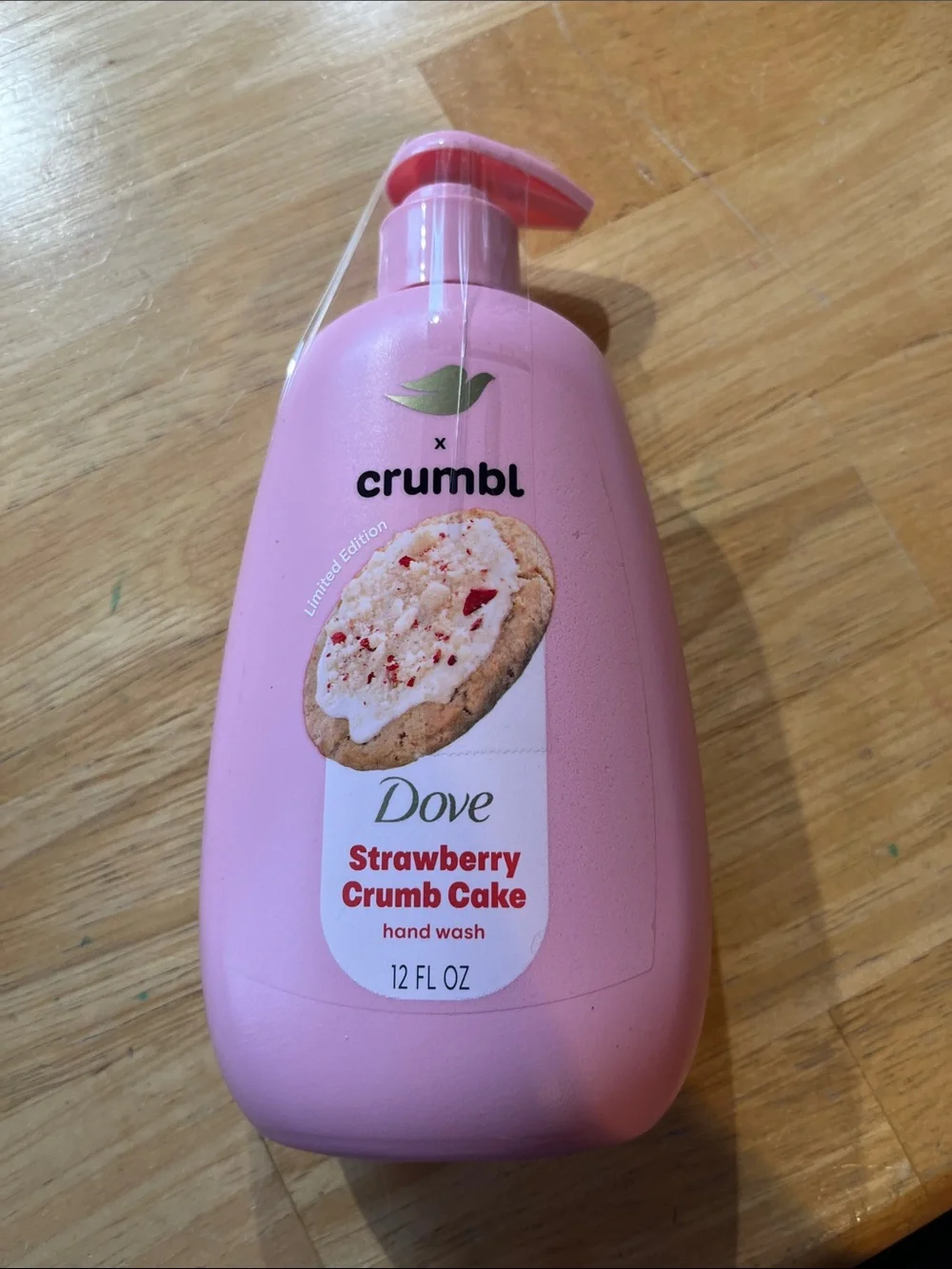 Limited Edition Dove - Strawberry Crumb Cake Hand Wash - Pink